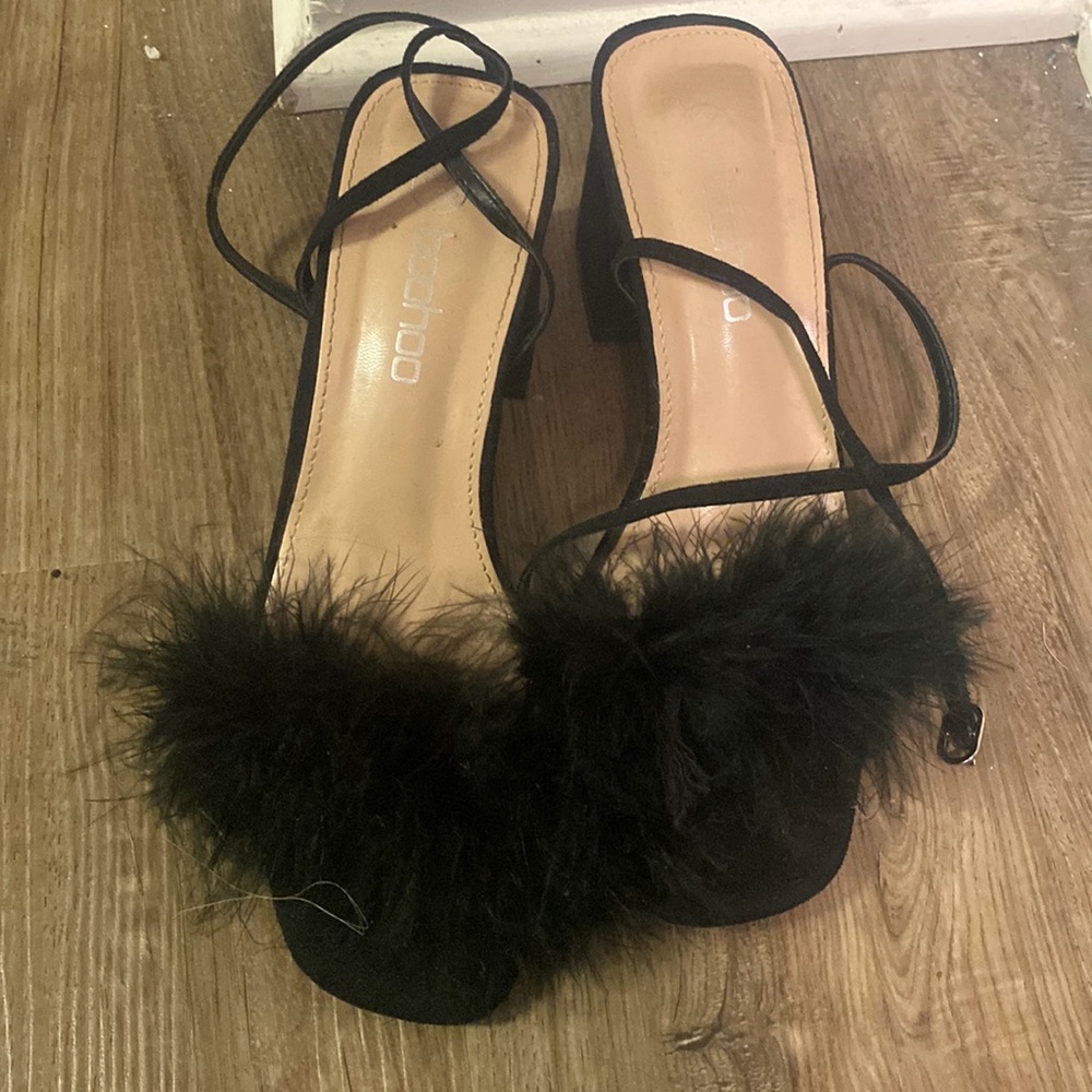 Feather detail block heel